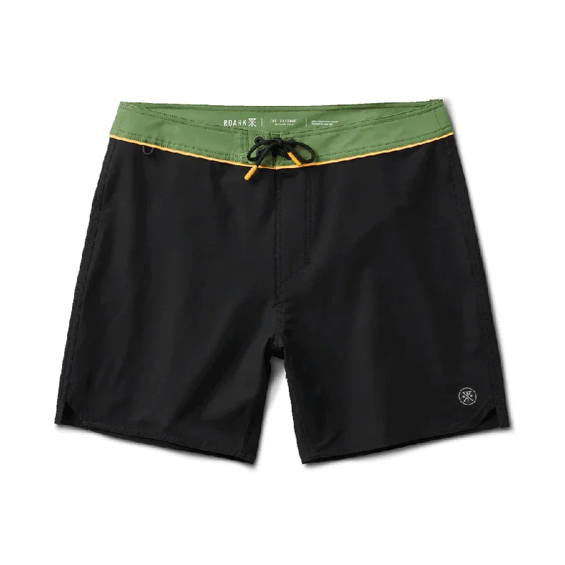 surfboards for smooth transitions between waves-Roark Passage 17" Boardshorts Black